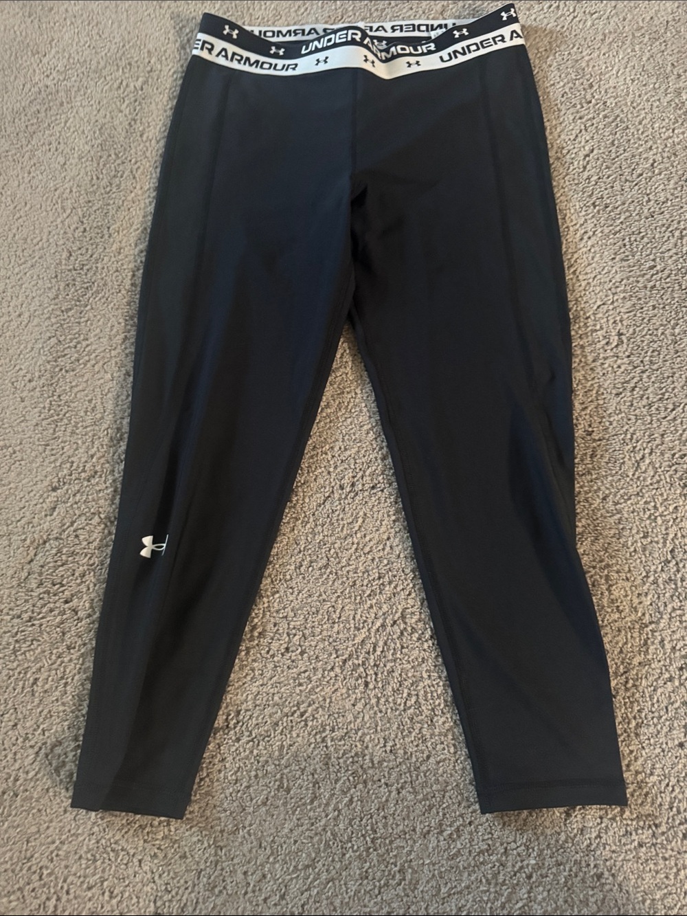 Under Armour girls Black Performance Capris